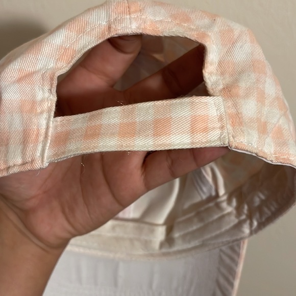 Hat 🧢 - Picture 2 of 4